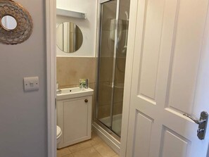 Bathroom - 1BR Homey Feels | Near University | ST (Oxfordshire)