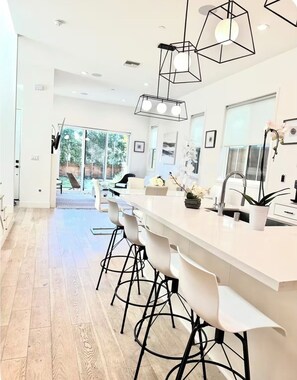 Dining - A serene setting perfect for relaxation just moments away from Playa Vista. (Culver City)