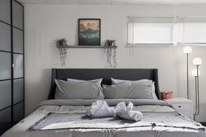 4 habitaciones, tabla de planchar con plancha, internet y ropa de cama 