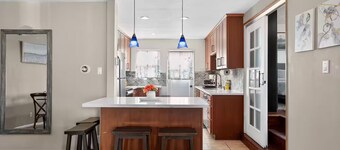 Relaxing 4 bedroom - Full Kitchen & Dining - BART