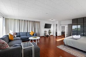 4 bedrooms, iron/ironing board, Internet, bed sheets - Relaxing 4 bedroom - Full Kitchen & Dining - BART (El Cerrito)