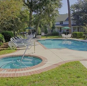 Pool - Cozy 2-bedroom condo in gorgeous Hilton Head Island (Hilton Head Island)