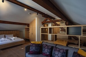 1 bedroom, travel cot, free WiFi, bed sheets - Münsterhus Josefs Alpine Lodge - Piz Buin Deluxe Studio with balcony (Schruns)