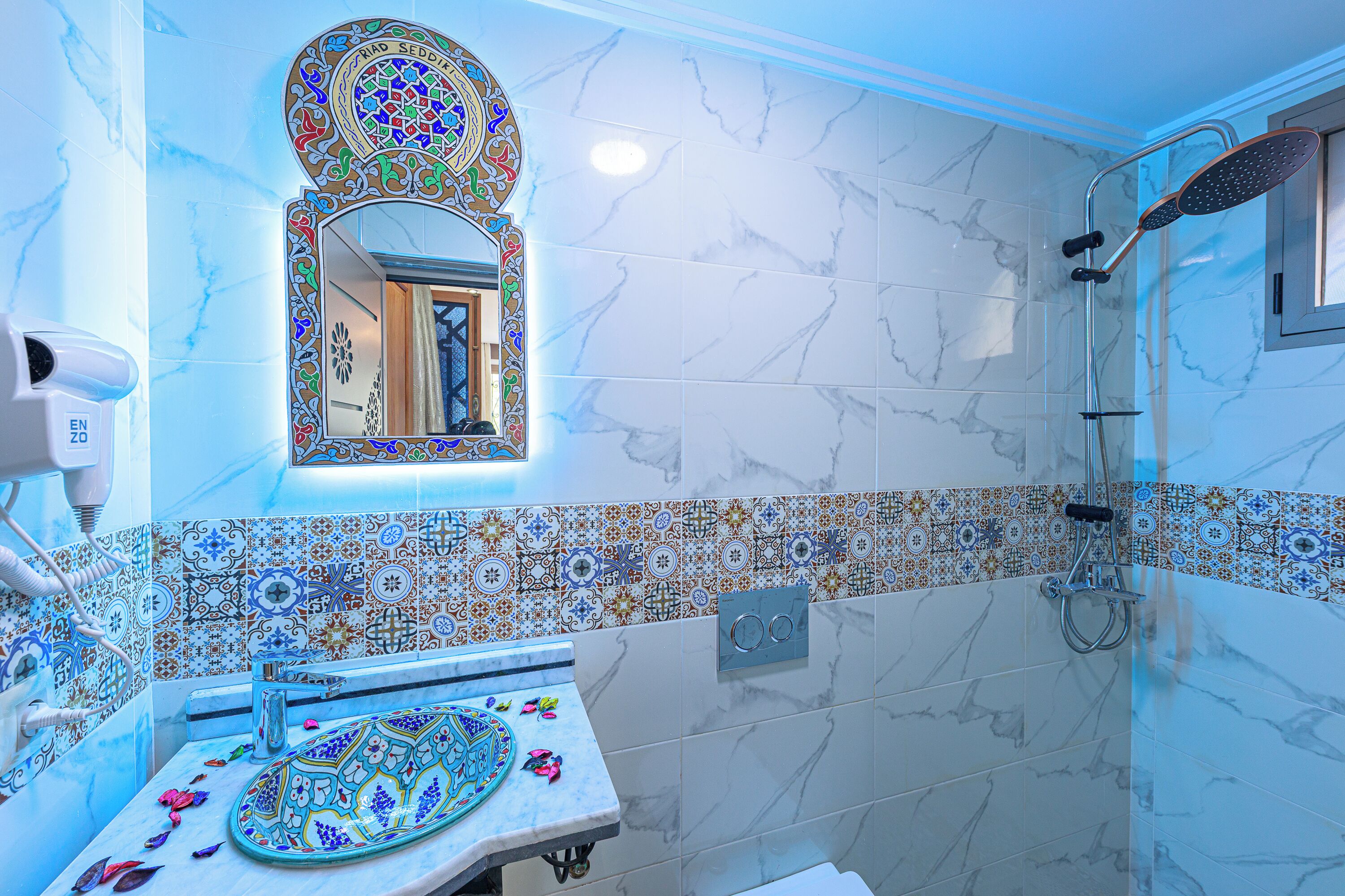 Shower, free toiletries, bidet, towels