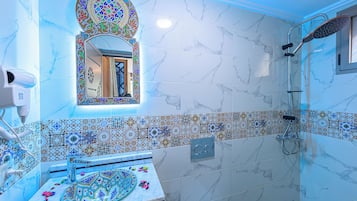 Shower, free toiletries, bidet, towels