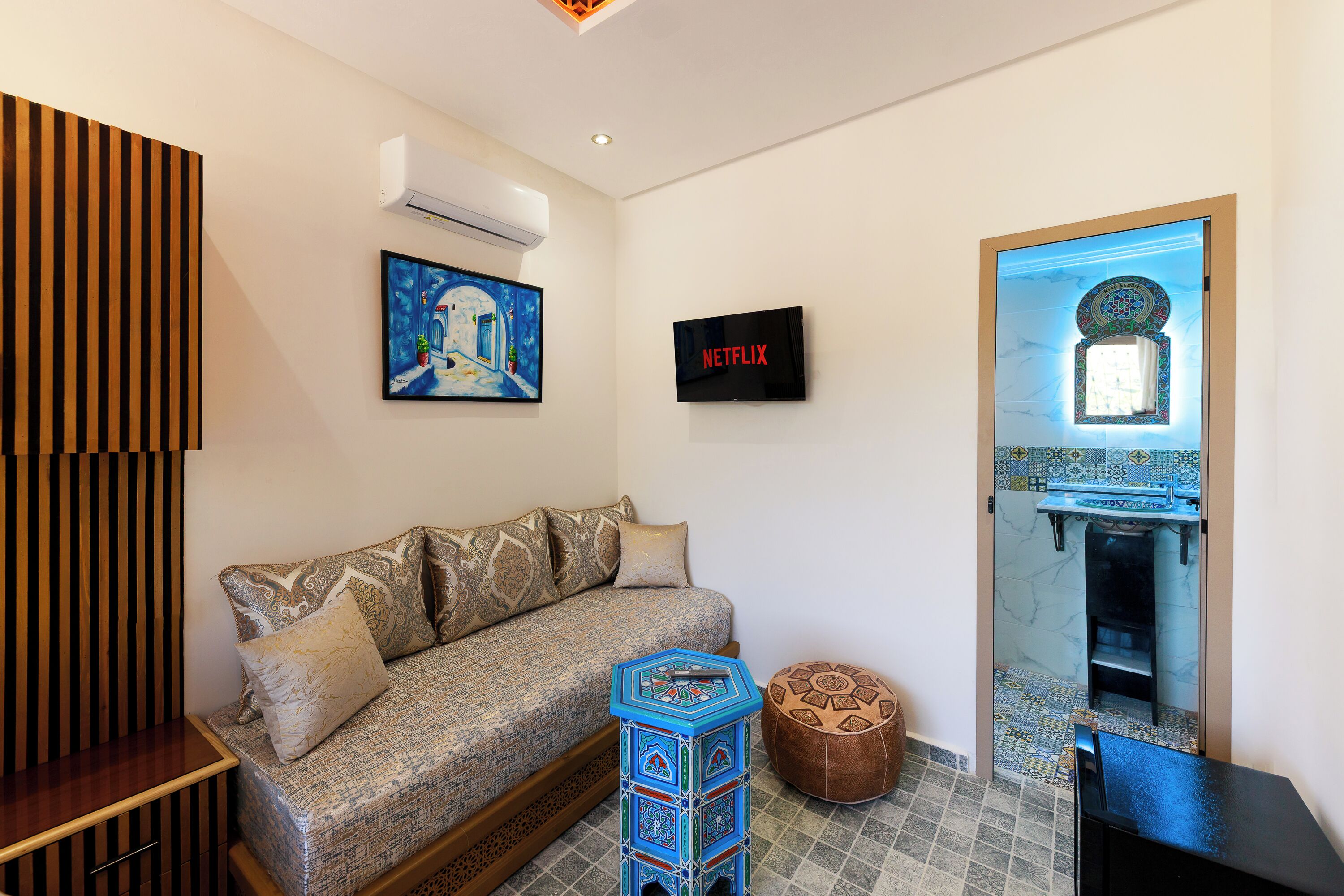 Superior Double or Twin Room, Mountain View | Living area