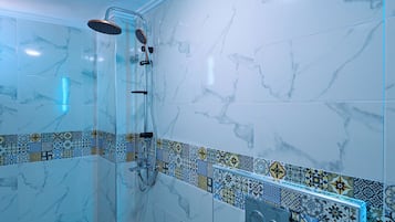 Superior Double or Twin Room, Mountain View | Bathroom