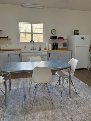 Dining - Private & Cozy Nice Studio with AC in charming Corinth (Corinth)