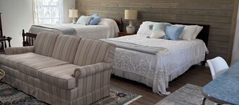 Private & Cozy Nice Studio with AC in charming Corinth