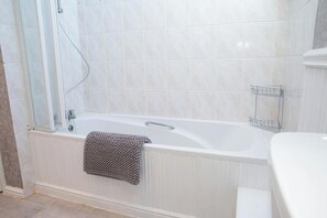 Towels - Ty Mari Crydd, Eglwyswrw (Eglwyswrw)