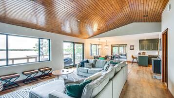 Smart TV, fireplace, DVD player, books