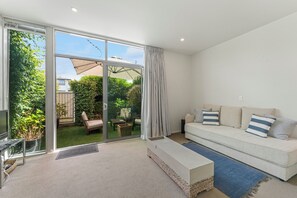 Living area - Riverlight Nook - Lake Taupo Holiday Home (Taupo)