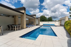 Pool - Riverlight Nook - Lake Taupo Holiday Home (Taupo)