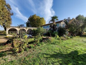 Property grounds - Large family home with heated pool (Yzosse)
