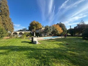 Property grounds - Large family home with heated pool (Yzosse)