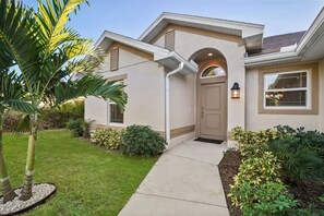 Exterior detail - NEW Luxury Build w/ Massage Chair & Saltwater Pool (Venice)