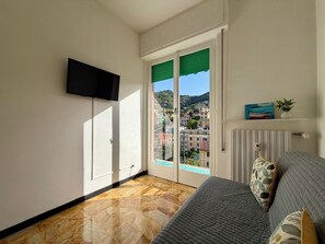 TV - Schiappacasse 11 - One Bedroom Apartment, Sleeps 3 (Rapallo)