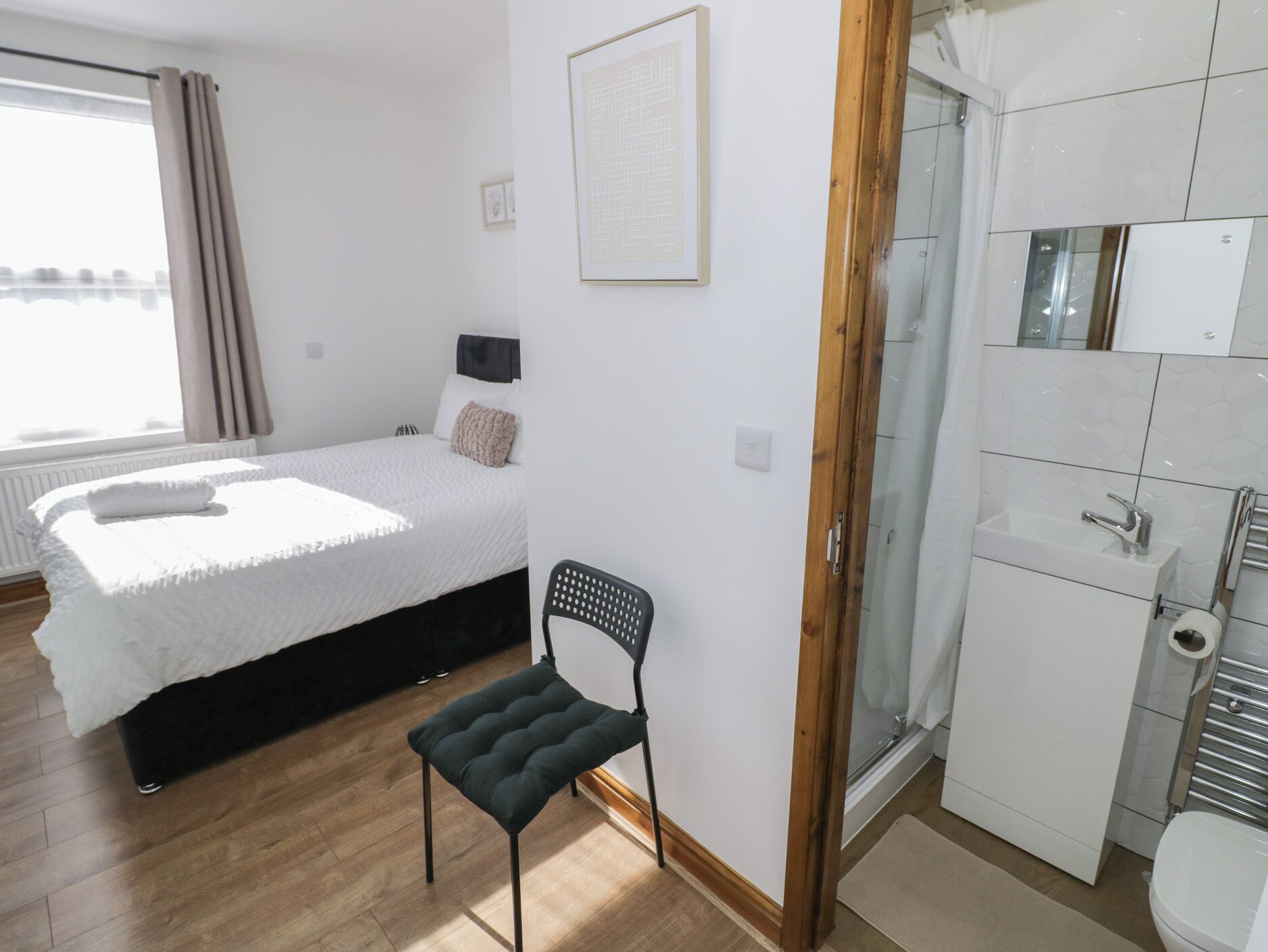 4 bedrooms, individually decorated, individually furnished, free WiFi