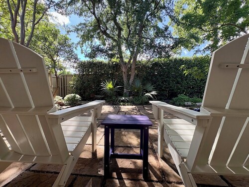 Abilene Urban Oasis-Modern/Sleeps 8/Games/Walk to ACU/Gorgeous Backyard