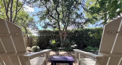 Abilene Urban Oasis-Modern/Sleeps 8/Games/Walk to ACU/Gorgeous Backyard