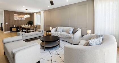 Las Vegas Luxe Retreat, Game Loft, Putting Green, Sleeps 12
