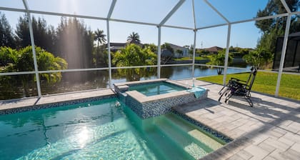 Villa Sunrise Breeze: Spacious Waterfront Retreat with Heated Pool