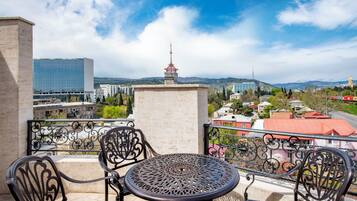 Deluxe Double Room | Terrace/patio