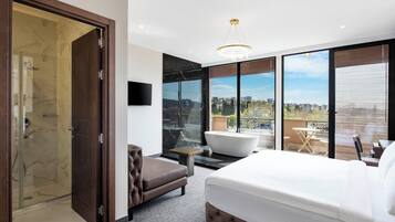Executive Suite | Minibar, in-room safe, desk, laptop workspace