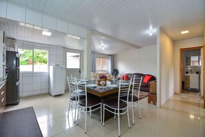 Villa | Dining - Casa Aconchegante na Gamboa - GAR003 (Garopaba)