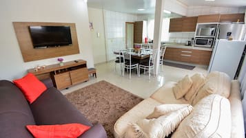 Villa | Vardagsrum | Tv