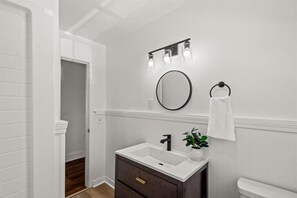 Bathroom - Fully Furnished 3BR Home Midterm & Relocation Housing (Cayce)