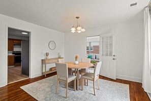 Dining - Fully Furnished 3BR Home Midterm & Relocation Housing (Cayce)