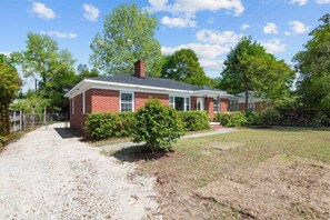 Exterior - Fully Furnished 3BR Home Midterm & Relocation Housing (Cayce)