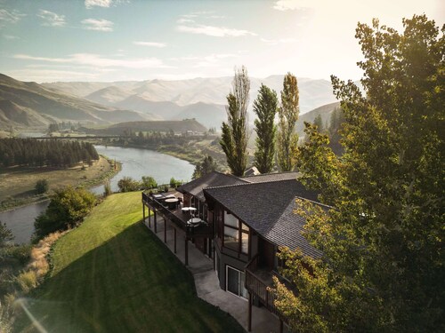 Riverfront Lodge in White Bird, ID – 1BR w/ Panoramic Views & Breakfast Unit 7