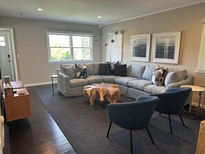 Living area - 2 Bedroom home in New Suffolk, Near beaches. (Cutchogue)