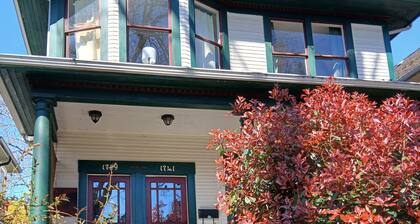 Beautiful Character House in Little Italy, 3 bed, 10 min to downtown