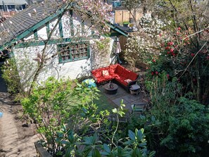 Terrace/patio - Beautiful Character House in Little Italy, 3 bed, 10 min to downtown (Vancouver)