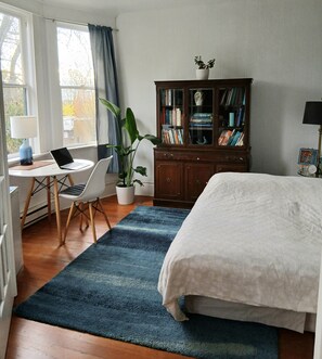 Iron/ironing board, WiFi, bed sheets - Beautiful Character House in Little Italy, 3 bed, 10 min to downtown (Vancouver)