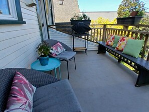 Terrace/patio - Beautiful Character House in Little Italy, 3 bed, 10 min to downtown (Vancouver)