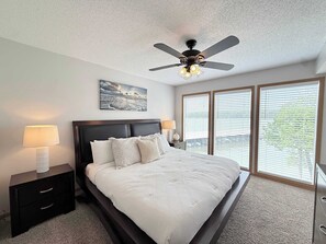 2 bedrooms, iron/ironing board, WiFi, bed sheets - Lakefront Vibes – Waterfront Pool! (Osage Beach)