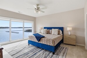 Room - Lookout Oasis - Regatta Bay 3br, 3ba, Super Spacious - Best Views on the Lake (Village of Four Seasons)