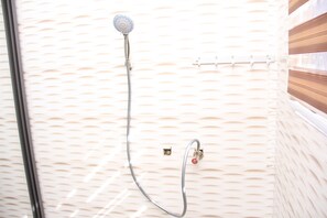 Soap, toilet paper - This 2 Bedroom apartment is great for those visiting or working in Accra (Accra)