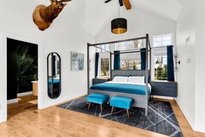 7 bedrooms, desk, iron/ironing board, WiFi