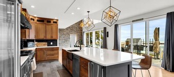 Lakefront Estate w/ Pool, Hot Tub & Harbor Views