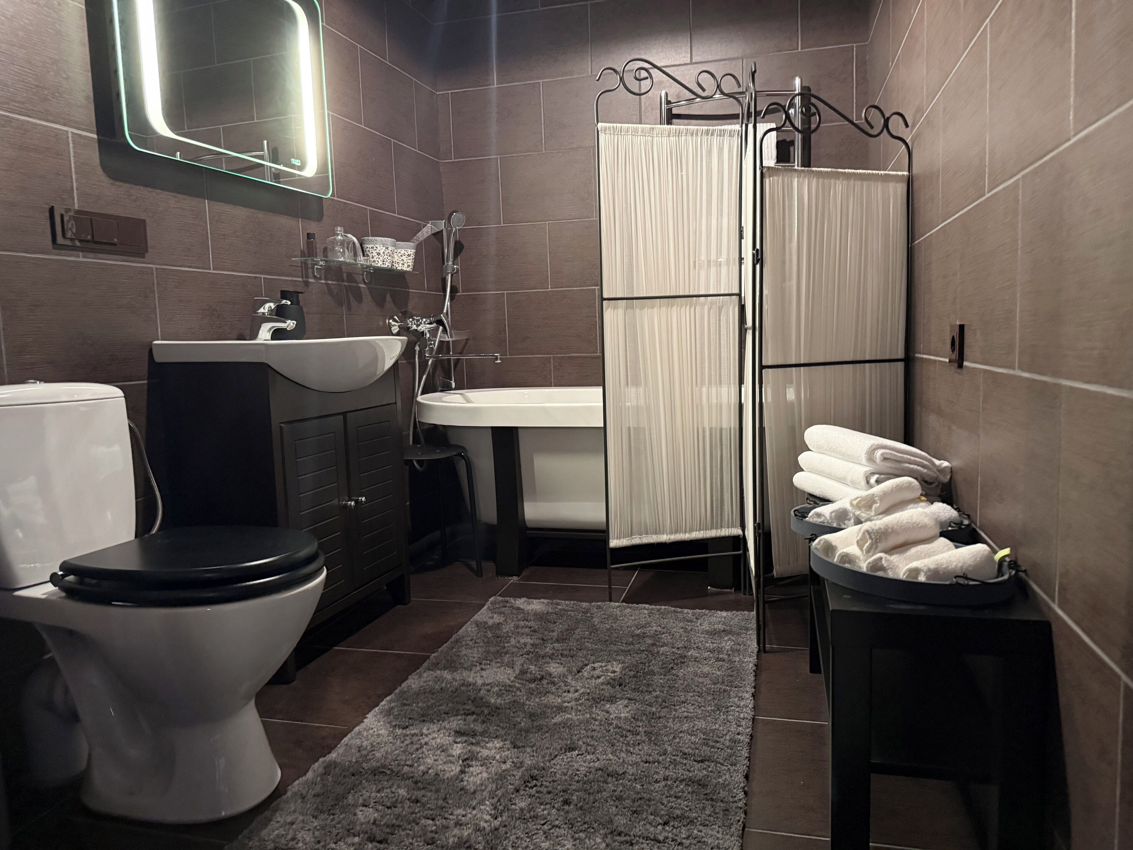 Comfort Apartment, Multiple Beds, Mobility Accessible, Kitchen | Bathroom