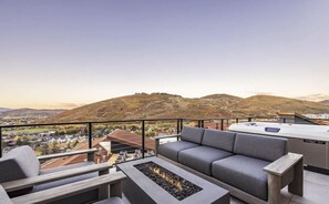 Terrace/patio - Ski/In Ski/Out | King’s Crown Summit Retreat | Free Ski Waxes, Hot Tub with Views and s`mores (Park City)