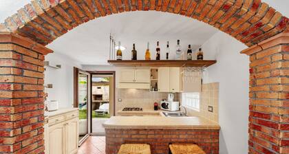 Apartment 'Claire' with Private Garden