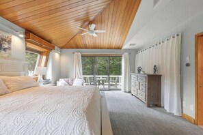 4 bedrooms, desk, iron/ironing board, WiFi