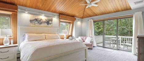 4 bedrooms, desk, iron/ironing board, WiFi