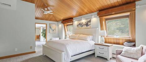 4 bedrooms, desk, iron/ironing board, WiFi